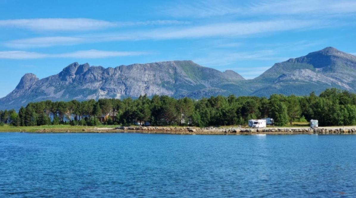 Ulvsvag Gjestgiveri Og Fjordcamping As Exteriér fotografie