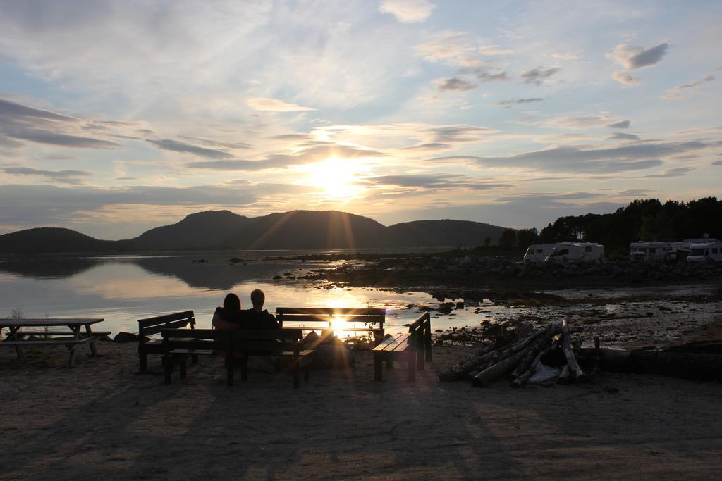 Ulvsvag Gjestgiveri Og Fjordcamping As Exteriér fotografie